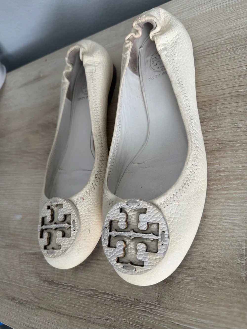 Tory Burch Cream Leather Logo Round-Toe Ballet Flats